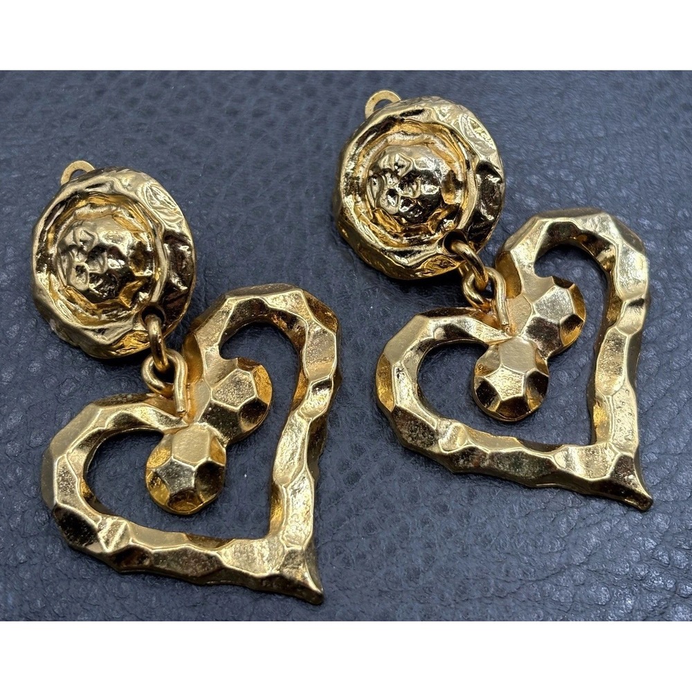 Vintage Made In France 80s Hammered Massive Heart Dangle Clip Earrings Runway - Picture 3 of 16